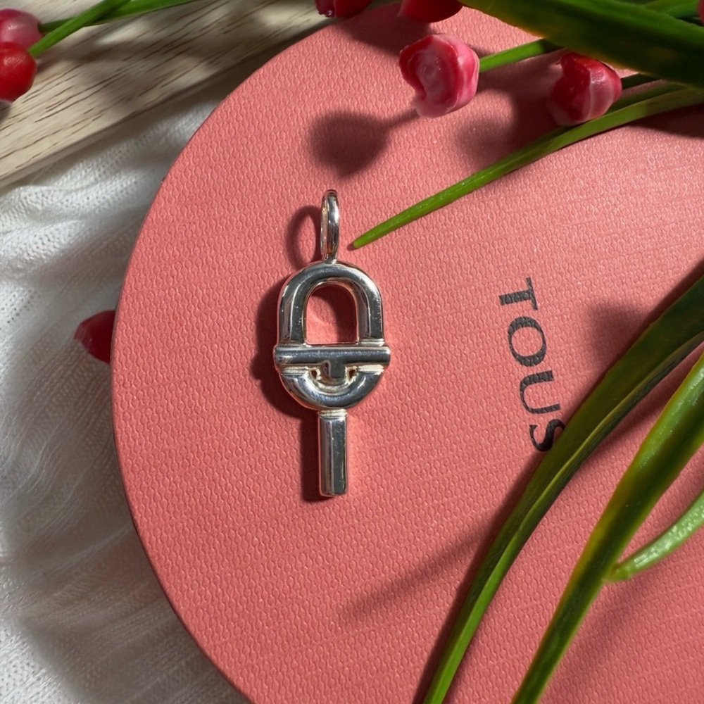 Firm price) Second hand 🤚 large TOUS Silver Pendant